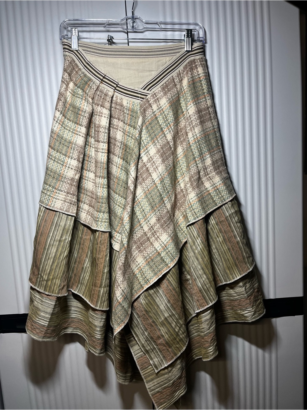 Gracia Asymmetrical Tiered Handkerchief Hem Skirt in Beige and Olive